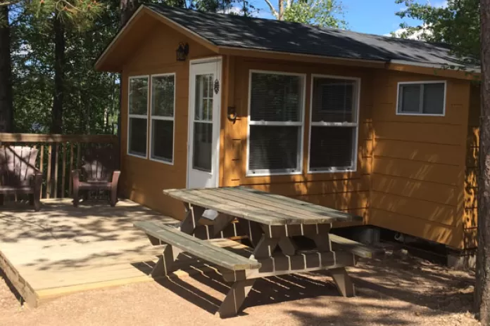 camp_northern_lights_cabins_susi-1.jpg