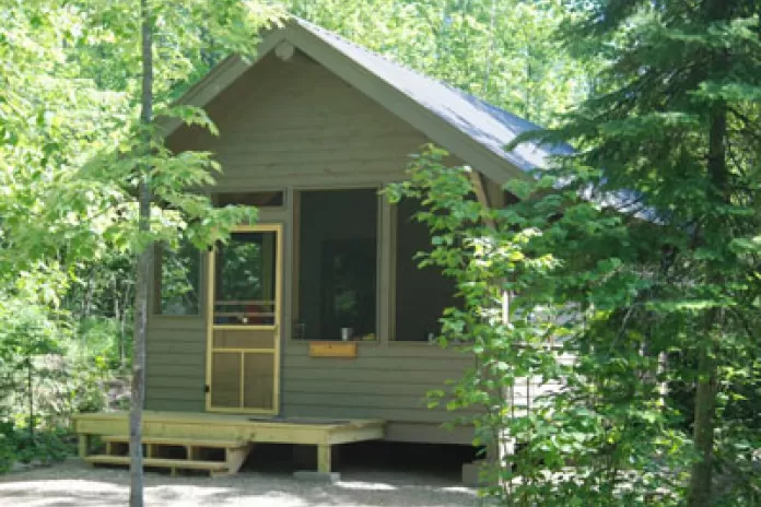 Buck Platform Cabin