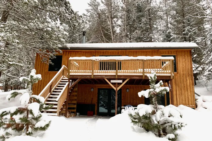 Camp Northern Lights cabin in winter