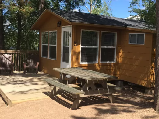camp_northern_lights_cabins_susi-1.jpg